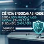 Imagem de capa de artigo com design corporativo e clínico de alto nível, em tons de azul-marinho profundo e ciano luminoso. No centro, uma molécula complexa flutua dentro de um escudo protetor transparente e radiante, simbolizando a blindagem regulatória (STJ, Anvisa, CFM). À esquerda, o fluxo caótico e burocrático da importação global é bloqueado e redirecionado pelo escudo, transformando-se em um fluxo de 'Produção Nacional' ágil e limpo. Ao redor, ícones de autoridade flutuam, como 'CONTEÚDO EDUCATIVO', 'AEO - CONSULTA TÉCNICA' e 'DADOS ESTRUTURADOS'. No fundo, uma sala de cirurgia moderna e laboratórios de pesquisa, transmitindo inovação e segurança para o paciente de alta performance.