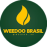Logotipo da Agência Weedoo. Uma chama amarela ao centro, com um fundo verde-bandeira.